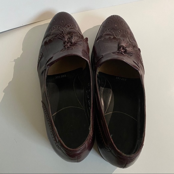 The Florsheim shoe wingtip burgundy shoes 11D - Picture 4 of 7